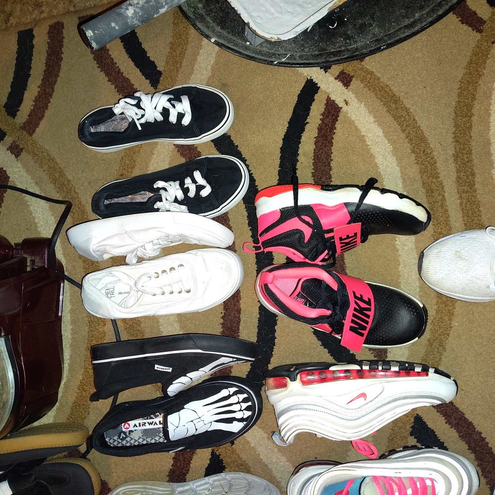 Nike Athletic Shoes Black and Pink Performance